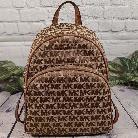 Michael Kors Handbags - 💥💥LIMITED TIME OFFER!!💥💥 BUY IT NOW!!